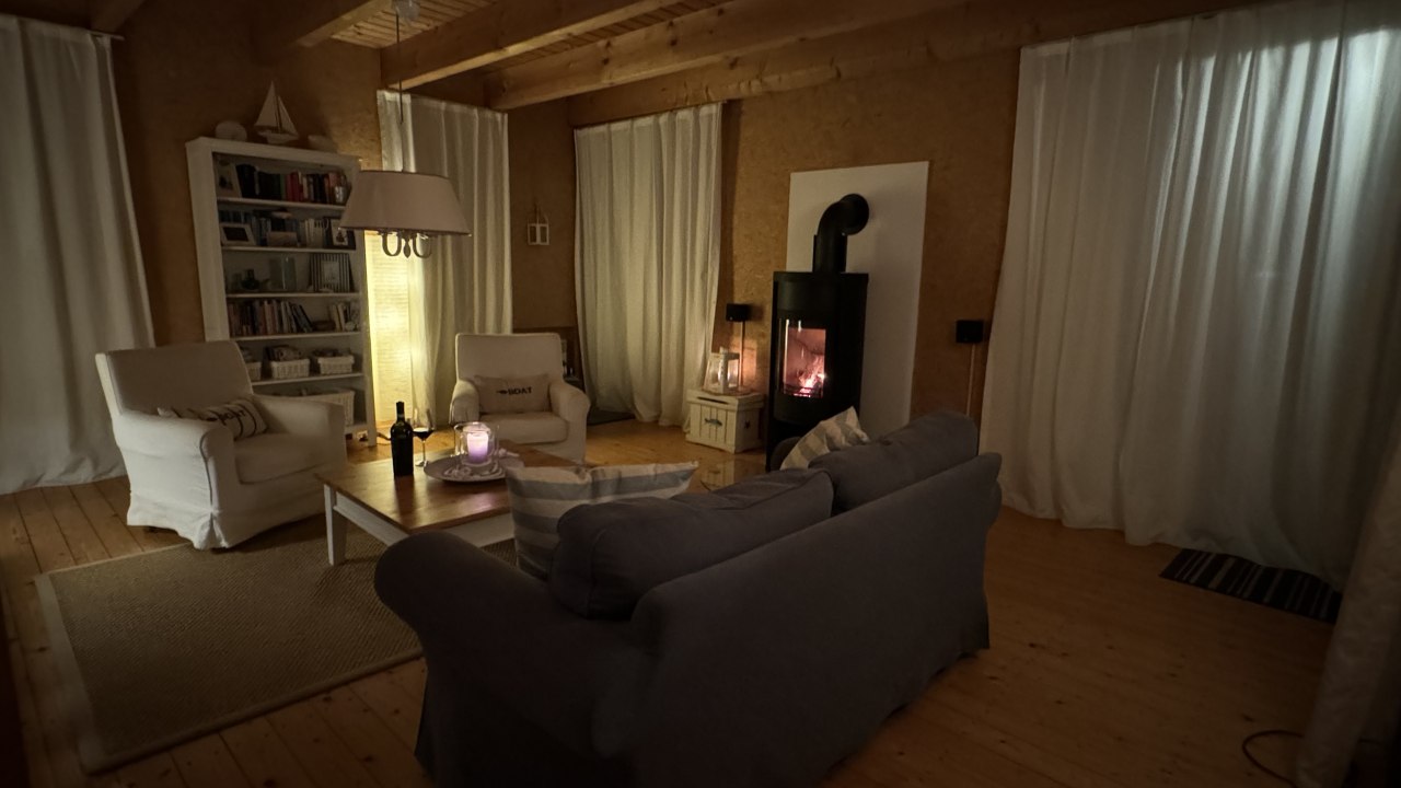 Gem&uuml;tlich am Kamin .... // &copy; Claudia Loer-M&uuml;ller