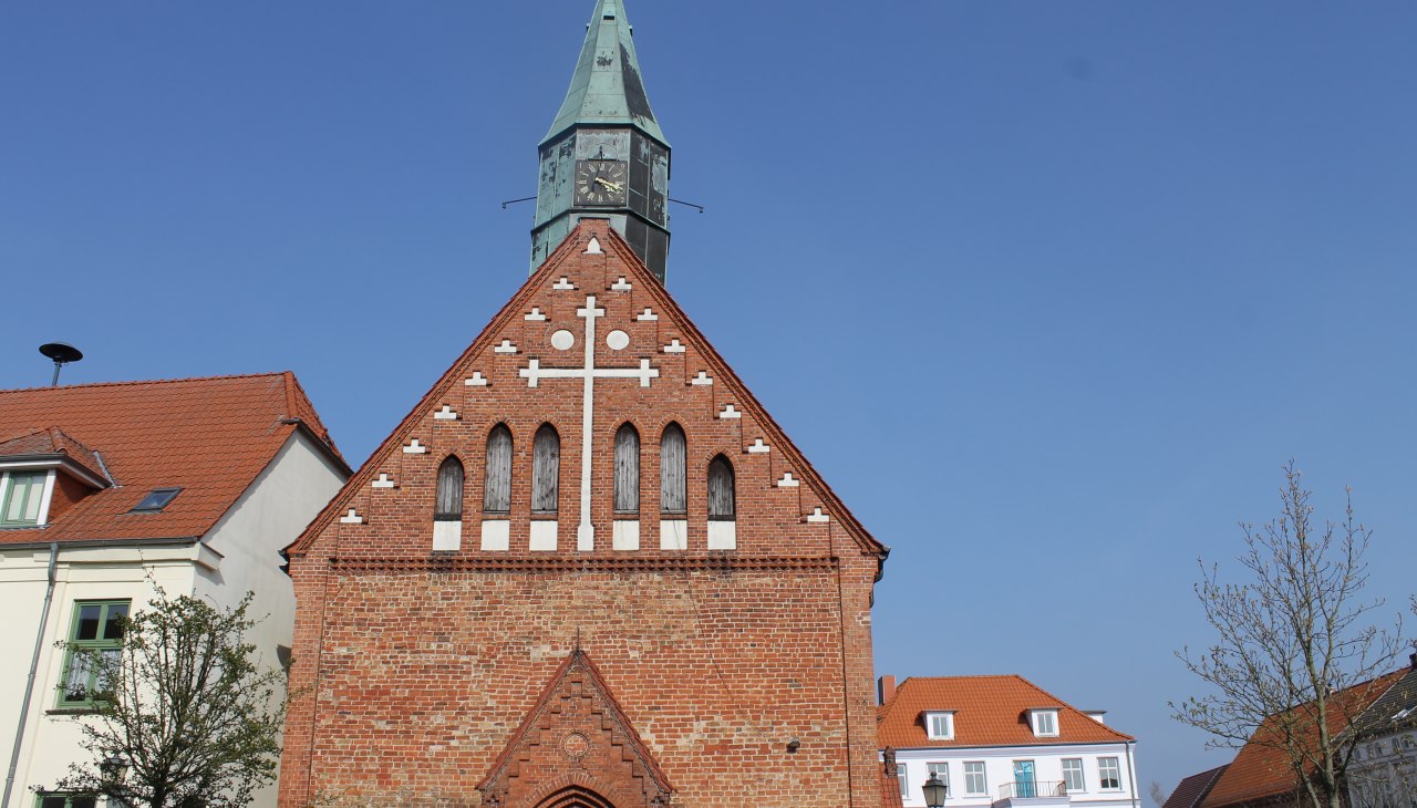 Kirche auf dem Marktplatz, &copy; Touristinformation Krakow am See