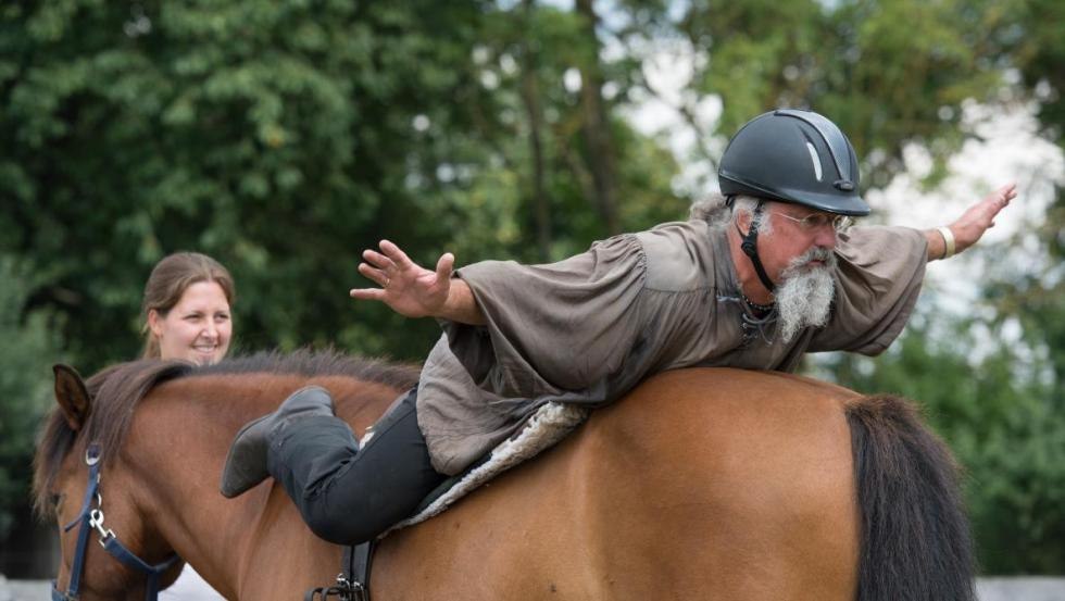 Abflug - Yoga geht auch auf dem Pferd // &copy; MV-T/Hafemann