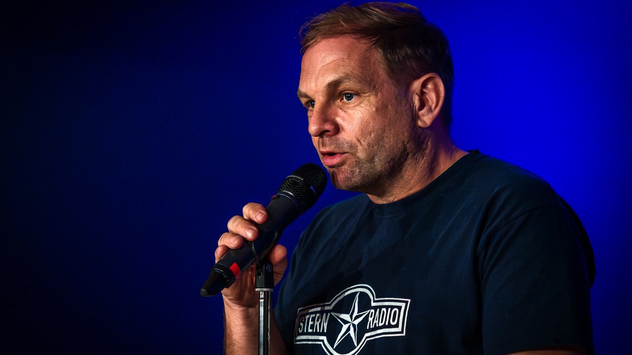 De legendarische pubquiz, gepresenteerd door Dominik Bartels, verovert het kuuroord aan de Oostzee, Graal-M&uuml;ritz. // &copy; Andr&eacute; Pristaff / Tourismus- und Kur GmbH Graal-M&uuml;ritz