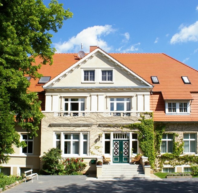Blick auf das Gutshaus Barkow // &copy; Tourist Info Plau am See GmbH