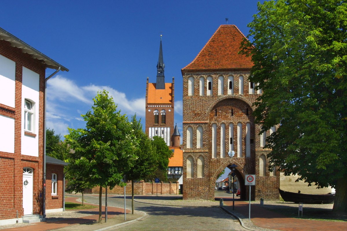 Stadttor Usedom mit Museum und Kirche // &copy; Stadtinformation Usedom