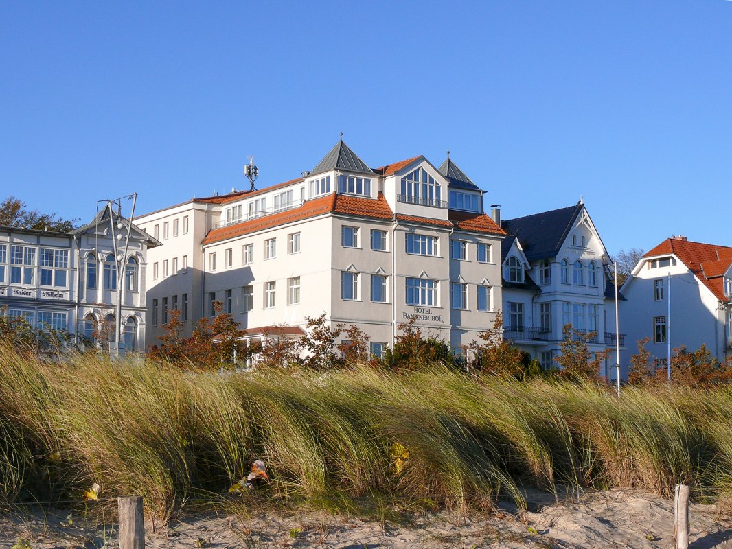 Au&szlig;enansicht // &copy; Strandhotel Bansiner Hof