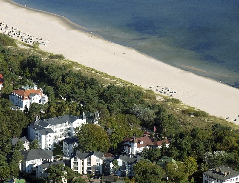Luchtfoto van het Aurelia Hotel St. Hubertus // &copy; Aurelia