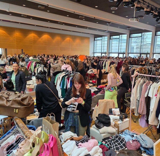 M&auml;dchenflohmarkt // &copy; bj