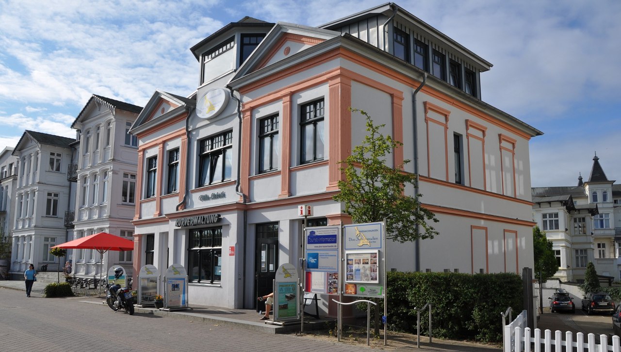 Die Kurverwaltung in der Dünenstraße // © MV-T/Fischer Die Kurverwaltung in der Dünenstraße // © MV-T/Fischer