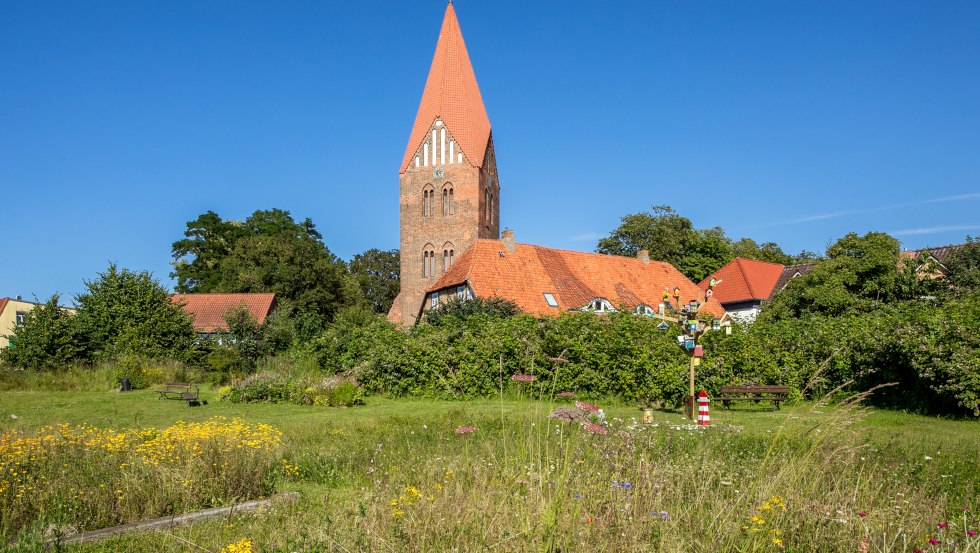 Stadtgarten Klütz mit St. Marienkirche // © Stadt Klütz, Karl & Karl Stadtgarten Klütz mit St. Marienkirche // © Stadt Klütz, Karl & Karl