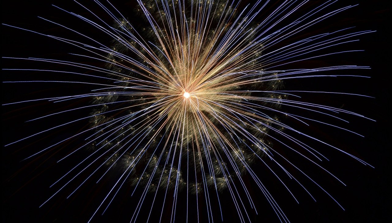 XXL- Feuerwerk, &copy; fireworks-102971_1920