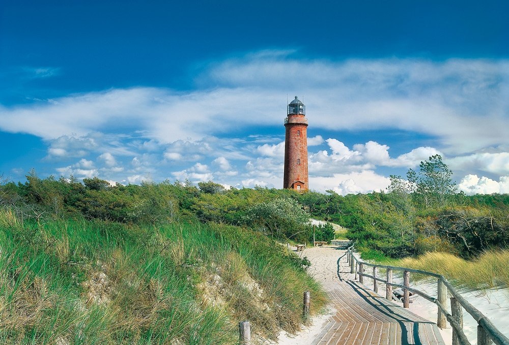 Der Leuchtturm am Strand im Seebad Prerow. // © MV-T/Grundner Der Leuchtturm am Strand im Seebad Prerow. // © MV-T/Grundner