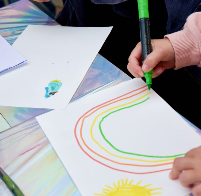 Kinderzeichnung eines Regenbogens, &copy; Jugendkunstschule Vorpommern-R&uuml;gen e.V.
