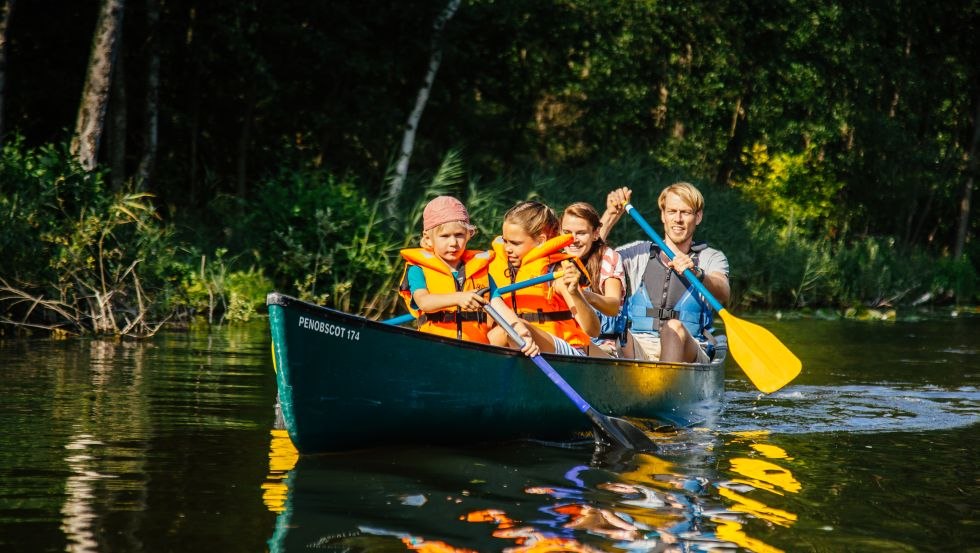 An die Paddel, fertig Spa&szlig; - in der Mecklenburgischen Seenplatte wird das Kanufahren zum Abenteuer // &copy; MV-T/Roth