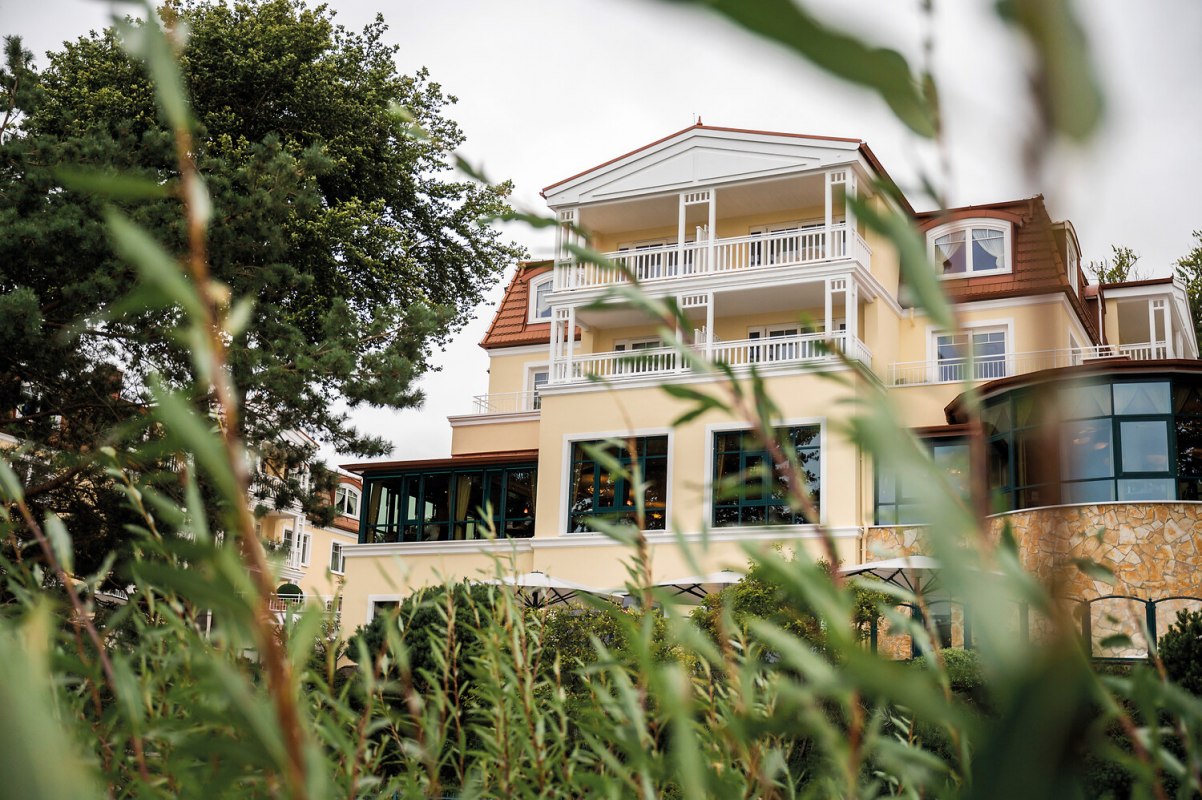 &copy; DSR Hotel Holding GmbH