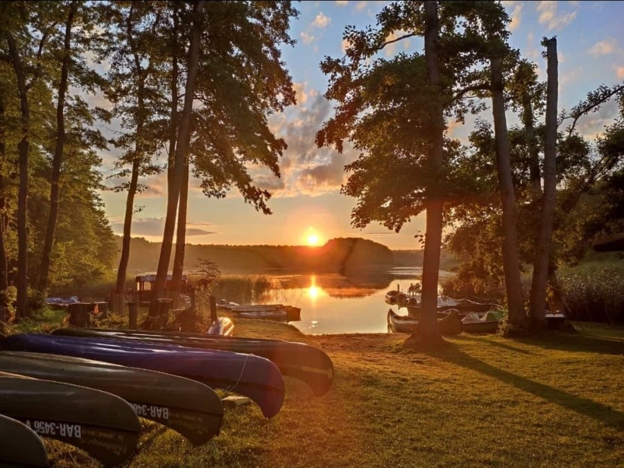 Am Kleinen Labussee mit Verleih, © Ihr Familienpark