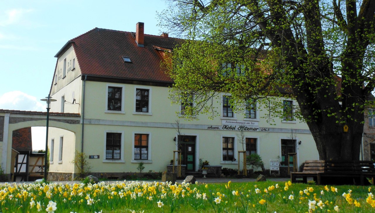 Oostaanzicht van het voormalige Hotel Pfitzner, © Bernhard Pfitzner Oostaanzicht van het voormalige Hotel Pfitzner, © Bernhard Pfitzner