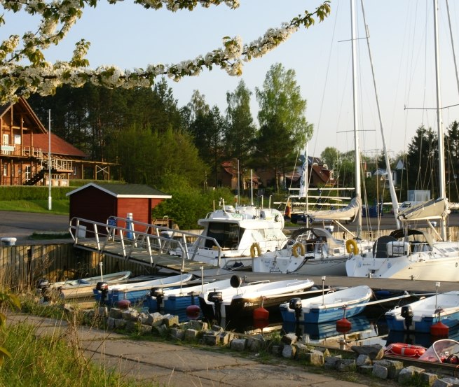 Ruhige und gut gesch&uuml;tzte Liegepl&auml;tze f&uuml;r Ihr Boot // &copy; Marina Neuhof/Schumacher
