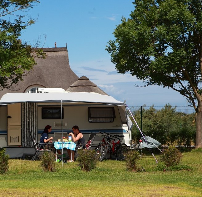 Komfortstellplatz auf dem Ferien-Camp Börgerende // © Ferien-Camp Börgerende Komfortstellplatz auf dem Ferien-Camp Börgerende // © Ferien-Camp Börgerende