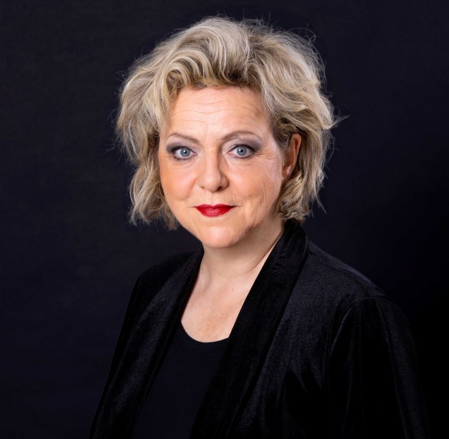 Das neue Soloprogramm mit dem Star der academixer: Anke Geißler // © Stefan Hoyer Das neue Soloprogramm mit dem Star der academixer: Anke Geißler // © Stefan Hoyer