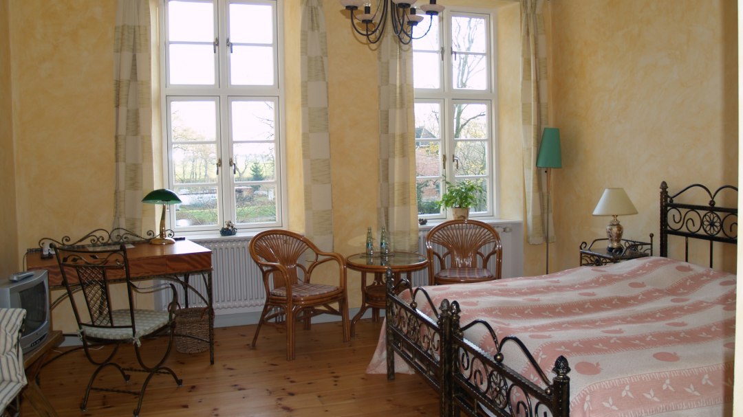 Die Zimmer versprechen einen erholsamem Schlaf in der absoluten Ruhe des Hauses, © Landhaus Schloss Kölzow/Detlef von der Lühe Die Zimmer versprechen einen erholsamem Schlaf in der absoluten Ruhe des Hauses, © Landhaus Schloss Kölzow/Detlef von der Lühe