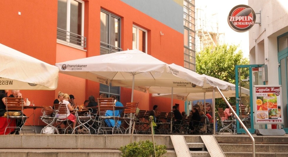 ZEPPELIN XXXL-Restaurant & Cafe draussen, © ZEPPELIN XXXL-Restaurant ZEPPELIN XXXL-Restaurant & Cafe draussen, © ZEPPELIN XXXL-Restaurant