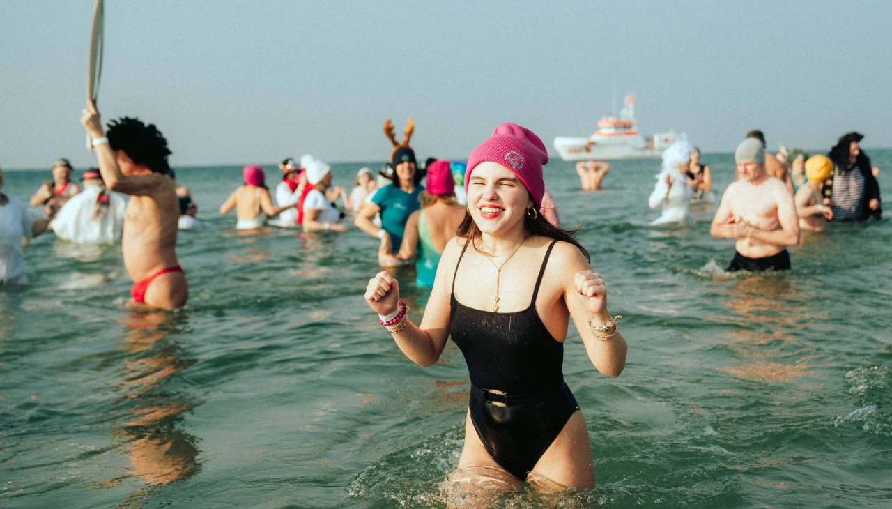 Eisbaden zum Warnem&uuml;nder Wintervergn&uuml;gen, &copy; David Garbe