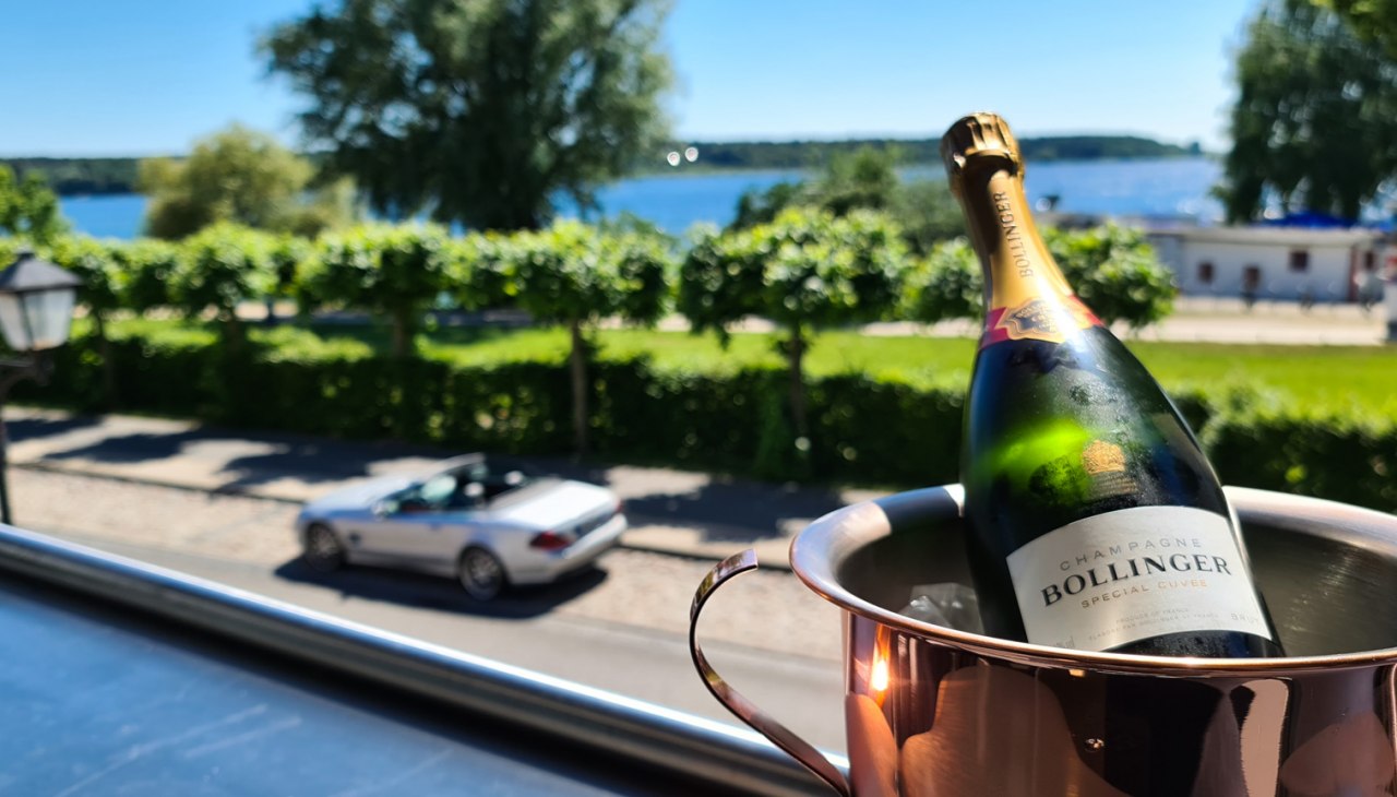 Dock 10, &copy; Dock 10