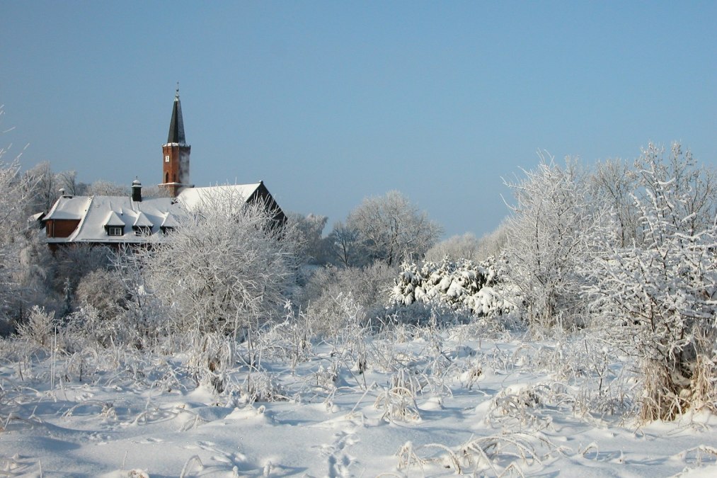 Kirche F&uuml;rstenhagen im Winter, &copy; Kirche F&uuml;rstenhagen/Kurverwaltung Feldberger Seenlandschaft