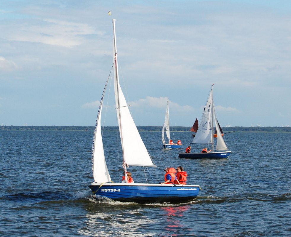 Jollensegelkurs in der Fischl&auml;nder Segelschule // &copy; Fischl&auml;nder Segelschule
