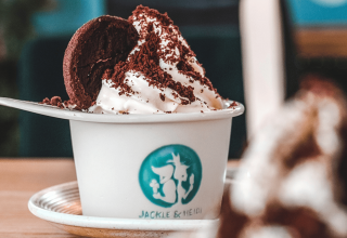 Softeis mit selbstgebackenen Cookies, © Jackle & Heidi Softeis mit selbstgebackenen Cookies, © Jackle & Heidi