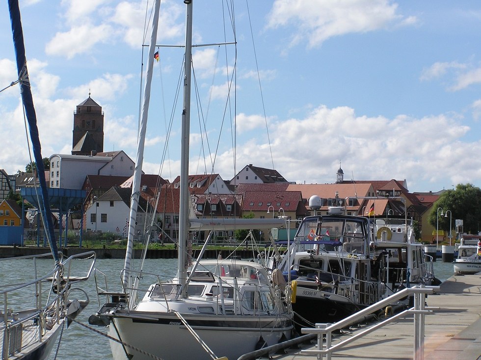 Yachten zu den Wolgaster Hafentagen im Stadthafen // &copy; Baltzer