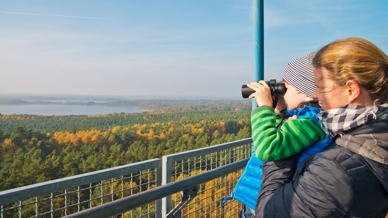 Panoramisch uitzicht vanaf de K&auml;flingsbergtum over het nationale park // &copy; Christin Dr&uuml;hl