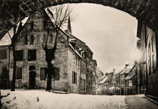 Blick aus dem Schwibbogen in die Lohgerberstraße, 1917 // © Geschichtswerkstatt Rostock e.V. Blick aus dem Schwibbogen in die Lohgerberstraße, 1917 // © Geschichtswerkstatt Rostock e.V.