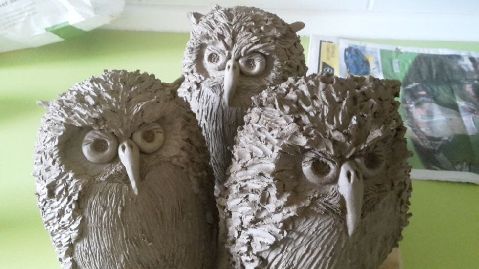 unglasierter schwarzer Ton, naturnah gestaltete Tiere, &copy; Jana Kohlschmidt