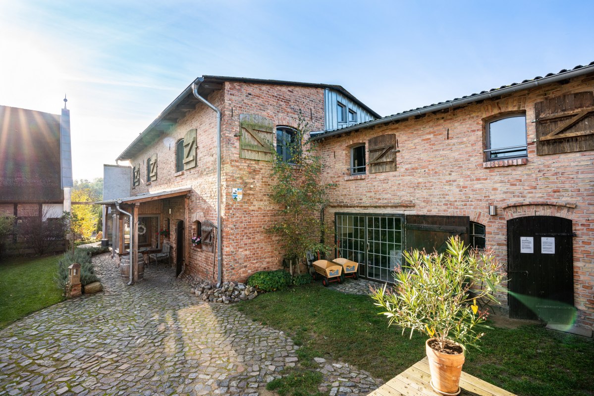 Backsteinhus außen Hof // © Backsteinhus Marcel Pieper Backsteinhus außen Hof // © Backsteinhus Marcel Pieper