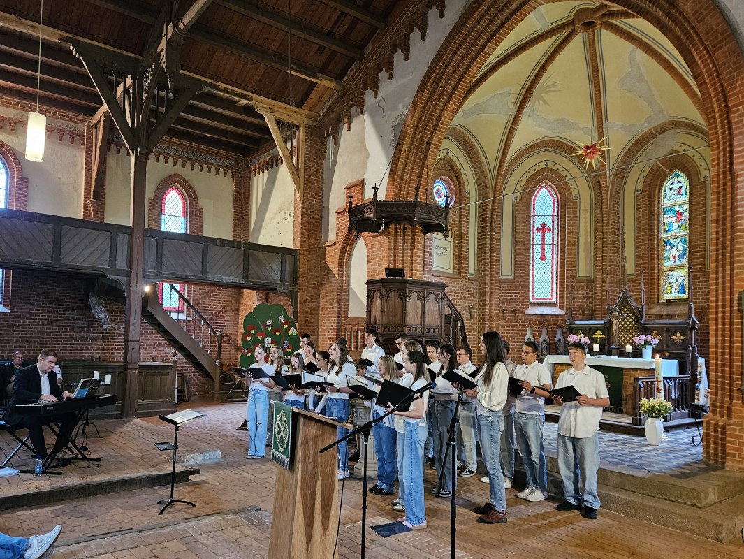 Bereits im letzten Jahr begeisterte der Jugendchor seine Zuhörer in der Conower Kirche // © Sandra Harnack Bereits im letzten Jahr begeisterte der Jugendchor seine Zuhörer in der Conower Kirche // © Sandra Harnack