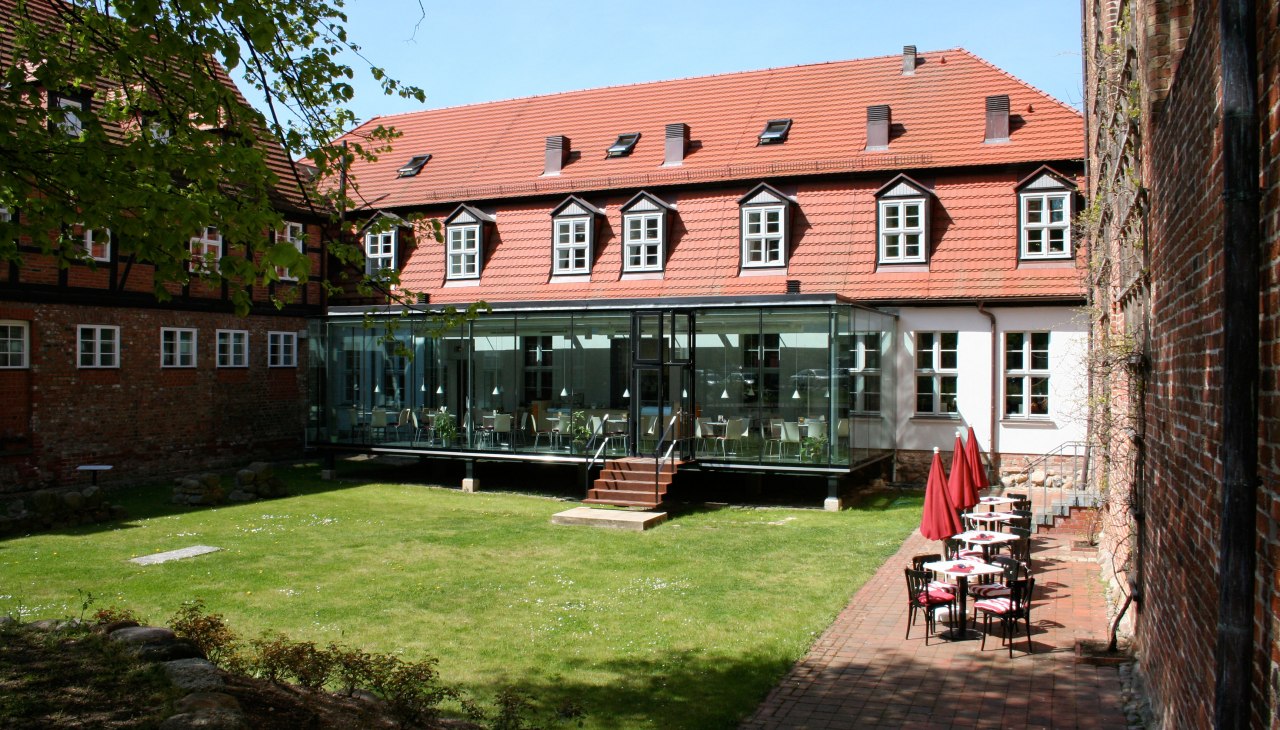 Blick in den Kloster Innenhof, &copy; Ribnitz Damgarten