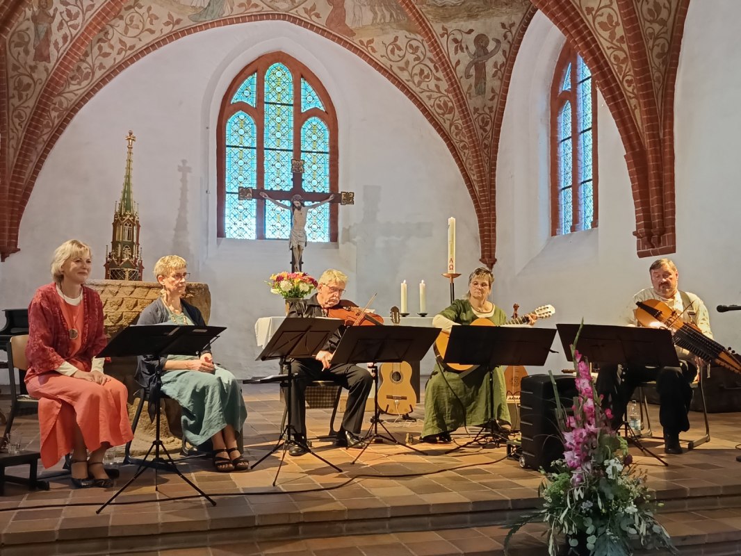 Das Ensemble SONORO CONSORT bei einem Konzert in Lichtenhagen-Dorf. // &copy; Dr. Friedericke Lempe