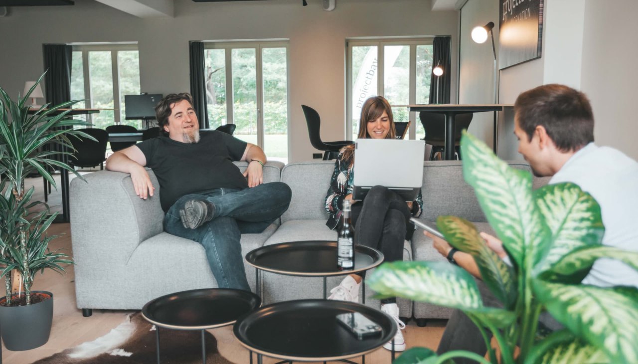 Ontspannen vergadering in de lounge., © Michelle Dynio Ontspannen vergadering in de lounge., © Michelle Dynio