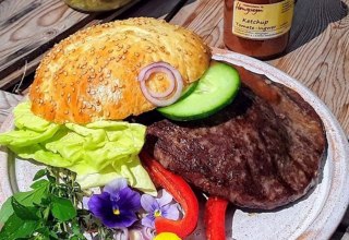 selbstgemachter Rinderburger, &copy; Rico Stoltenfeld