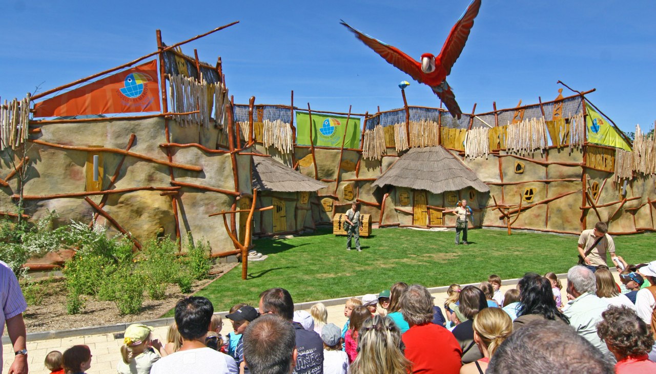 Tiershow-Begegnung, © Vogelpark Marlow/Zöger Tiershow-Begegnung, © Vogelpark Marlow/Zöger