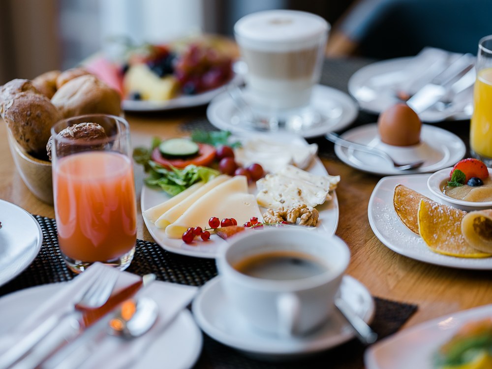 Fr&uuml;hst&uuml;ckstisch // &copy; Hotel h&uuml;bner GmbH