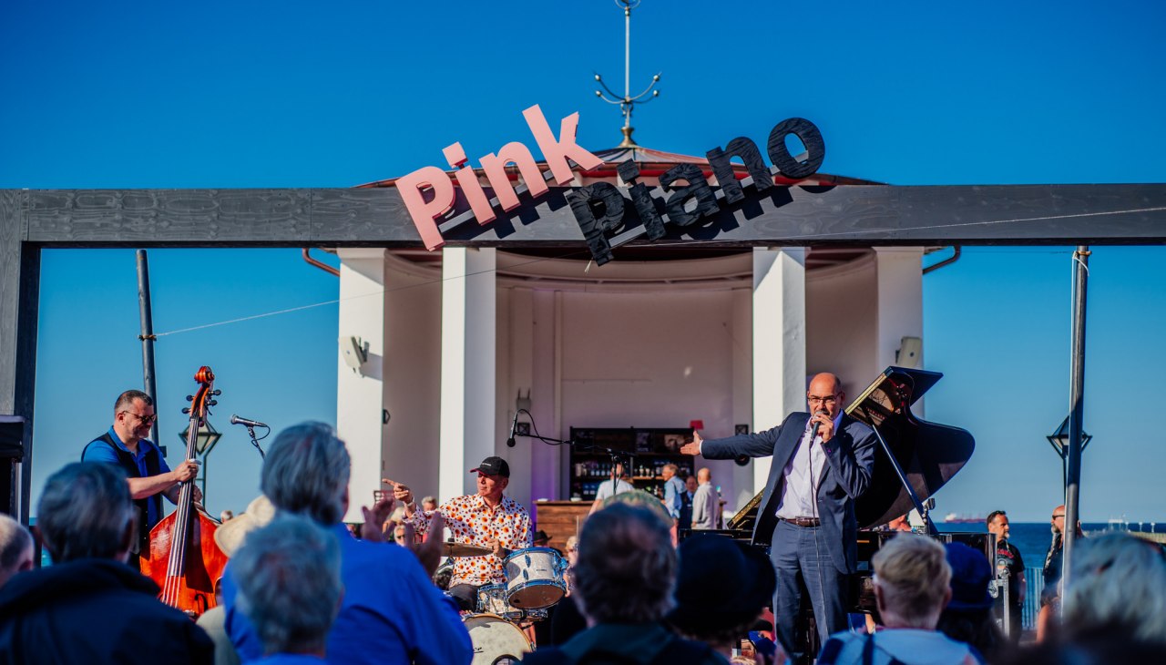 Sessie met Dave Goodman - Blue Wave Festival - OPEN AIR, © Binzer Bucht Tourismus Sessie met Dave Goodman - Blue Wave Festival - OPEN AIR, © Binzer Bucht Tourismus