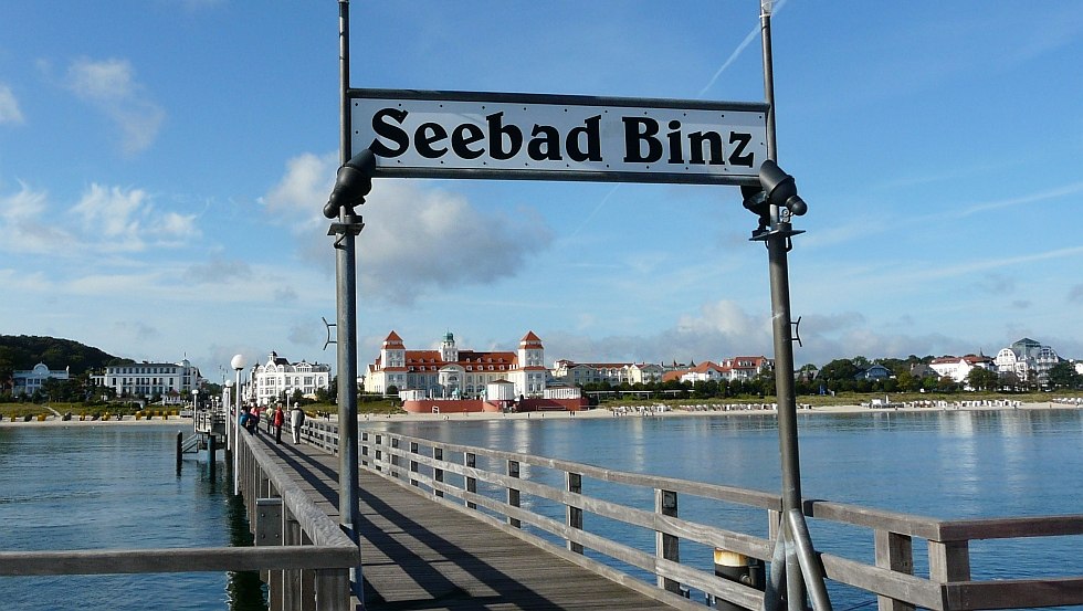 Ein grandioses Panorama garantiert der Blick auf die Binzer Silhouette von der Seebr&uuml;cke aus. // &copy; Gemeinde Ostseebad Binz - Kurverwaltung