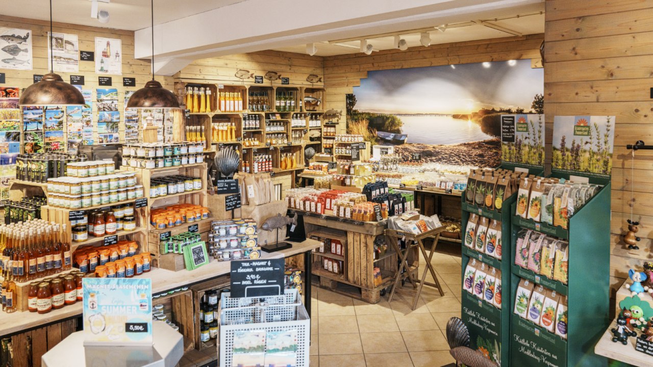 Insel Shoppen im Sassnitzer Stadthafen., &copy; R&uuml;genmarkt - Das Original