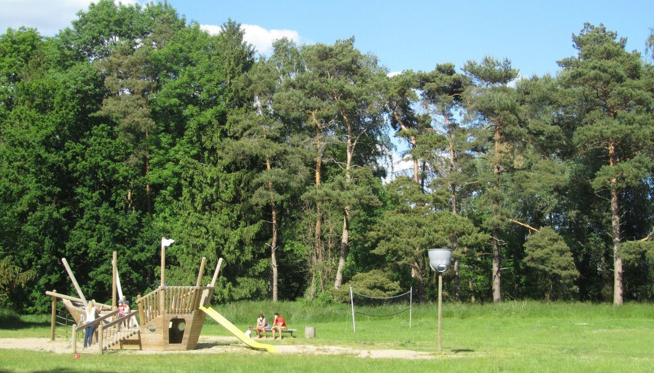 Spielschiff auf der Burgwallinsel, © Jana Koch Spielschiff auf der Burgwallinsel, © Jana Koch