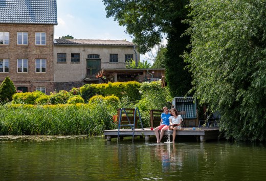 Landurlaub in der Mecklenburgischen Seenplatte: In der Natur ausspannen &ndash; das Haus am Gadowsee in Comthurey hat sogar einen eigenen Badesteg. , &copy; MV-T/Tiemann