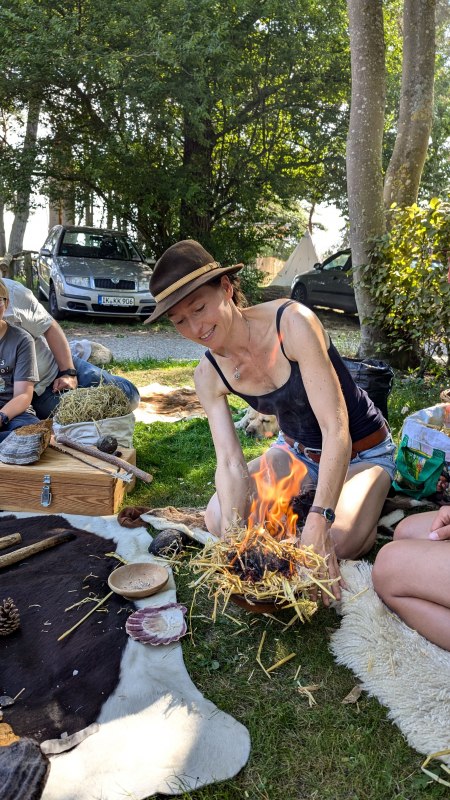 Feuermachen wie in der Vorgeschichte // &copy; Dr. Katrin Staude