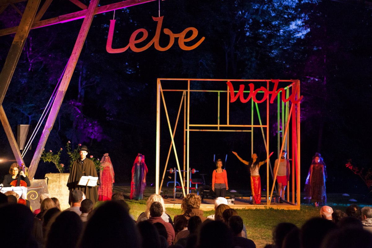 Musiktheater im Park 2022. Ein Bild der finalen Abschlussszene. // © Antonia Jacobsen Musiktheater im Park 2022. Ein Bild der finalen Abschlussszene. // © Antonia Jacobsen