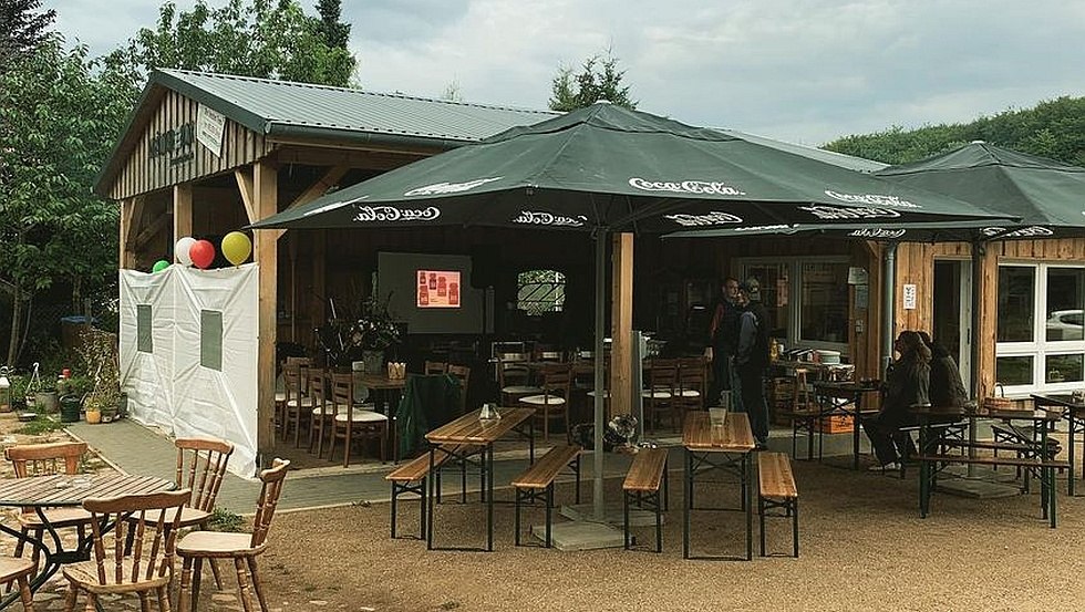 Teestube von außen, © KRÄUTERBOX myteatime.de Teestube von außen, © KRÄUTERBOX myteatime.de