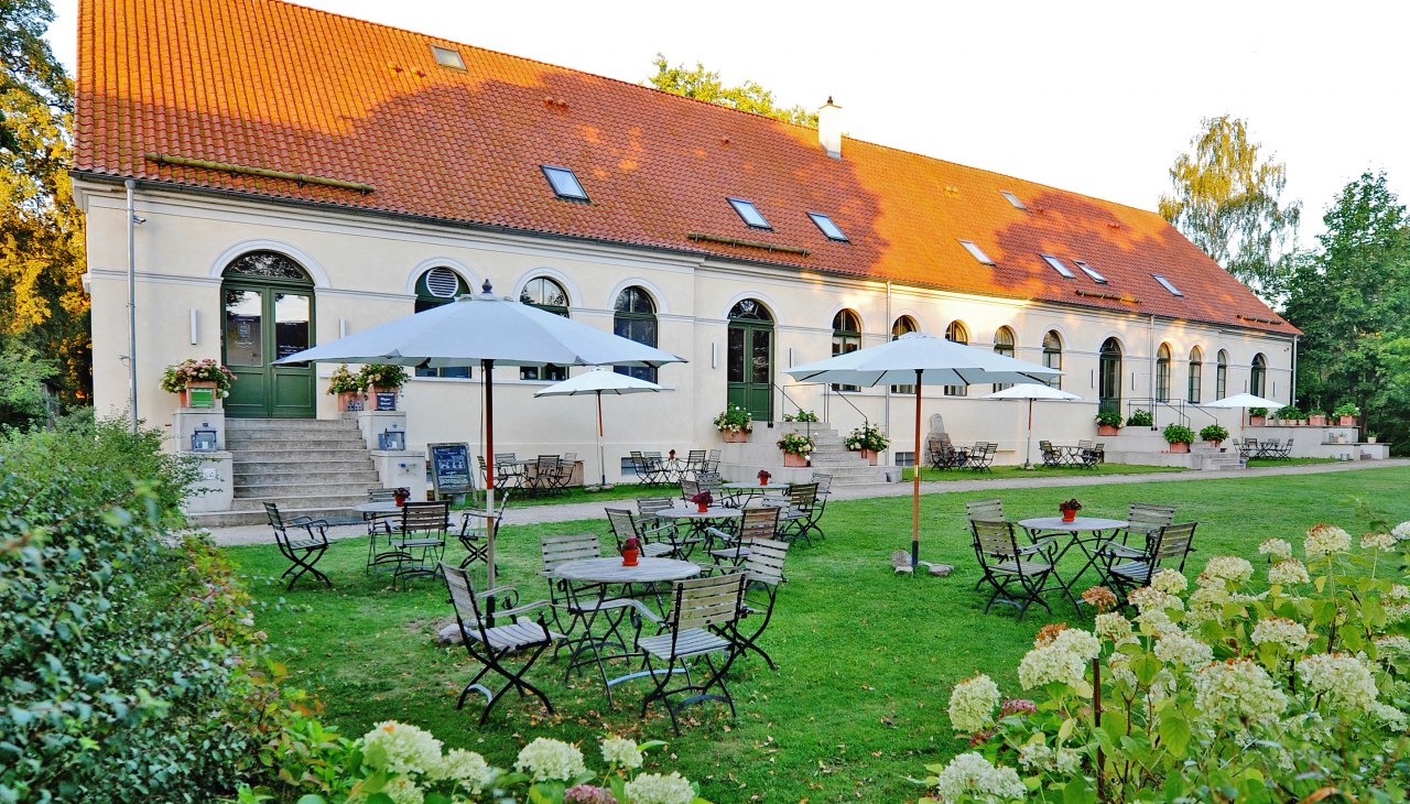 Das Kavaliershaus lädt zum Verweilen ein, © Kavaliershaus am Finckener See / Cyrus Saedi Das Kavaliershaus lädt zum Verweilen ein, © Kavaliershaus am Finckener See / Cyrus Saedi